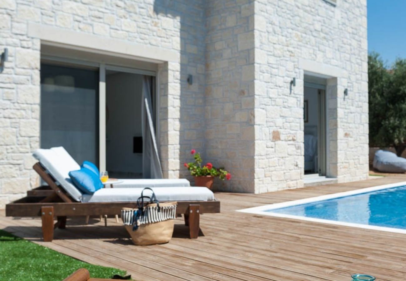 Villa in Rethymno - Villa Prima – mit privatem beheiztem Pool und Whirlpool