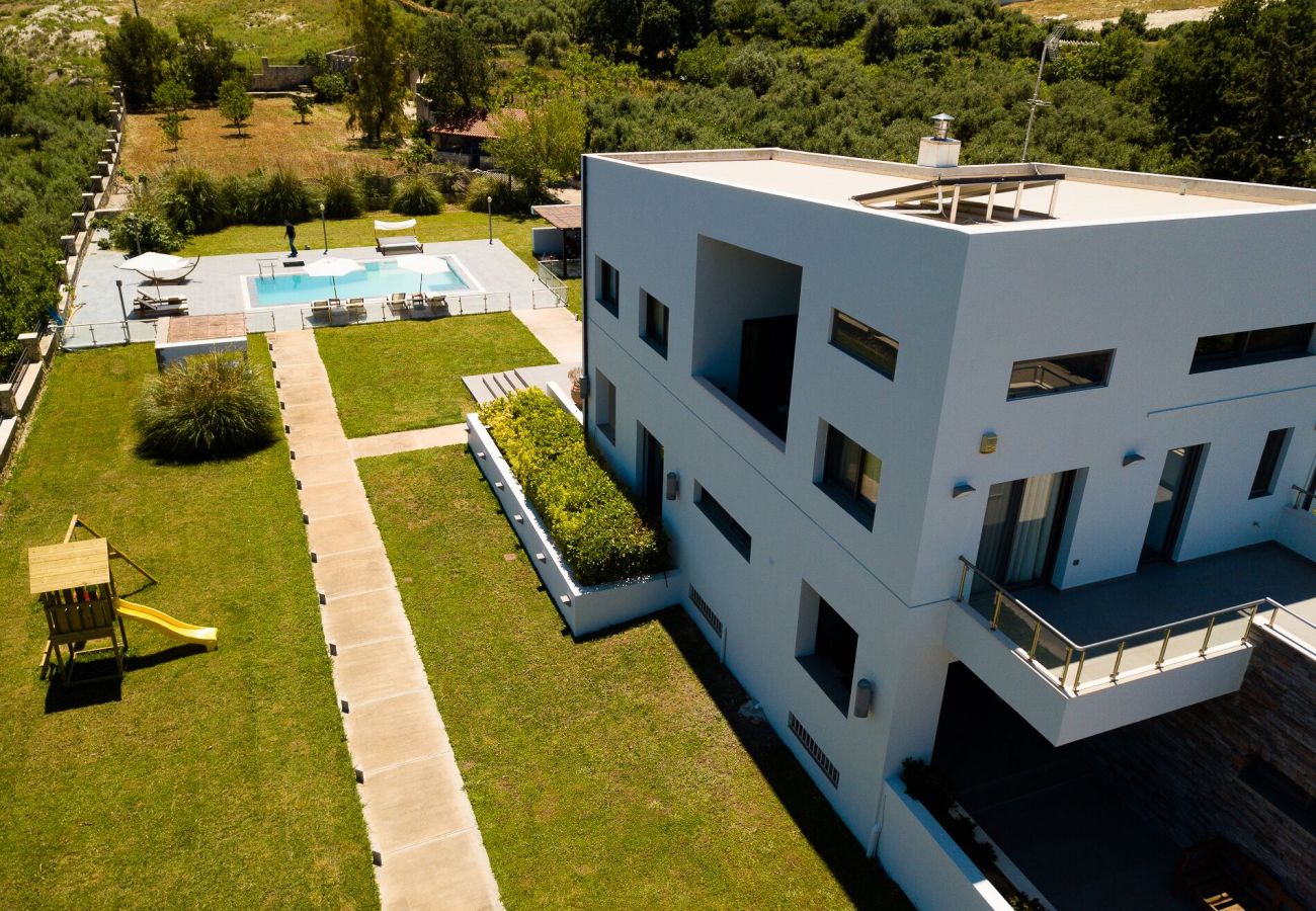 Villa in Tria Monastiria - Villa Sfedami 350m² mit 55m² Pool mit Spa