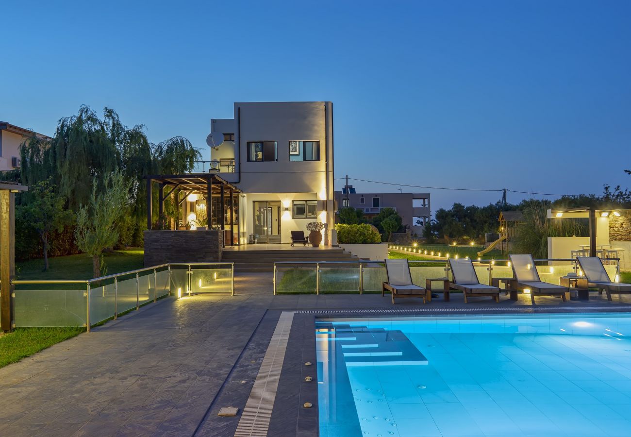 Villa in Tria Monastiria - Villa Sfedami 350m² mit 55m² Pool mit Spa