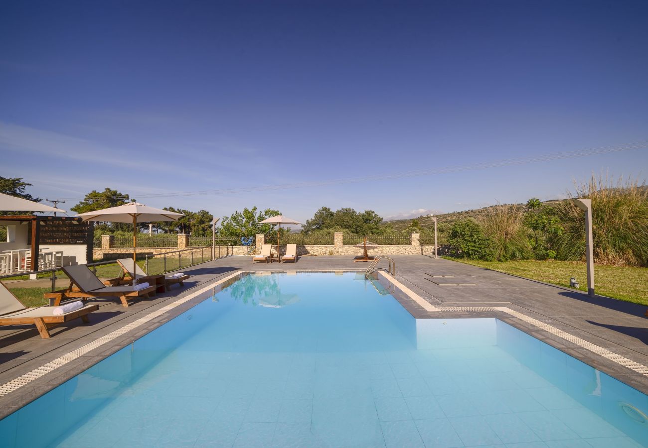 Villa in Tria Monastiria - Villa Sfedami 350m² mit 55m² Pool mit Spa