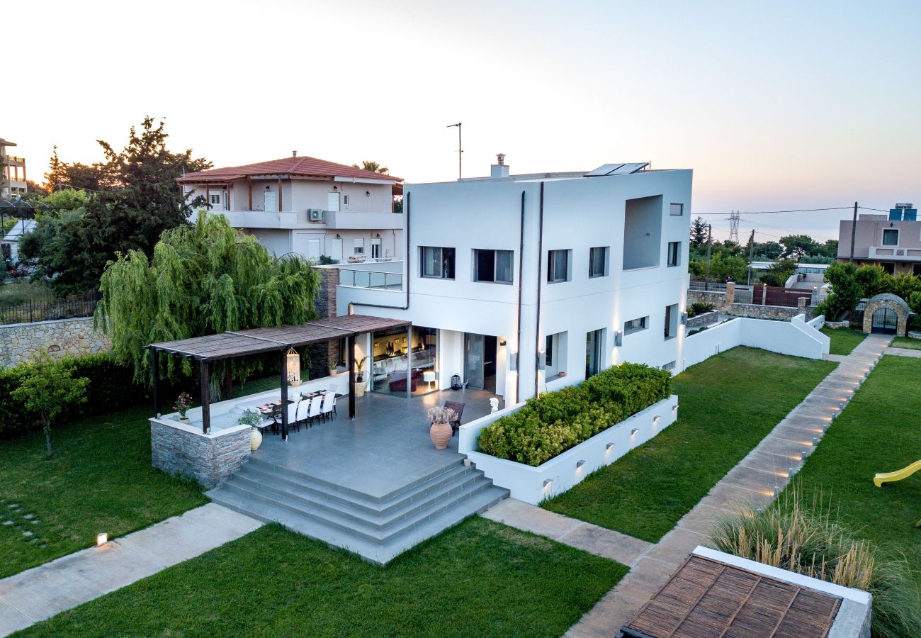 Villa in Tria Monastiria - Villa Sfedami 350m² mit 55m² Pool mit Spa