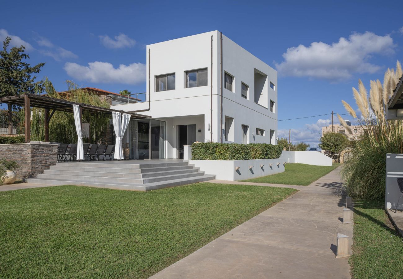 Villa in Tria Monastiria - Villa Sfedami - Pool with Children Safety Fence