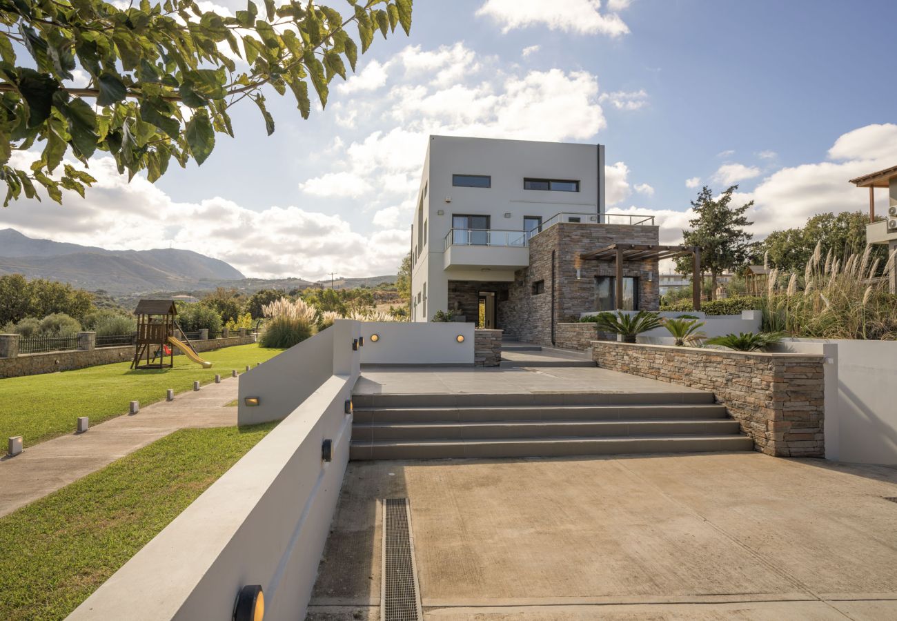 Villa in Tria Monastiria - Villa Sfedami - Pool with Children Safety Fence