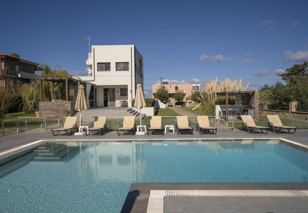 Villa in Tria Monastiria - Villa Sfedami - Pool with Children Safety Fence