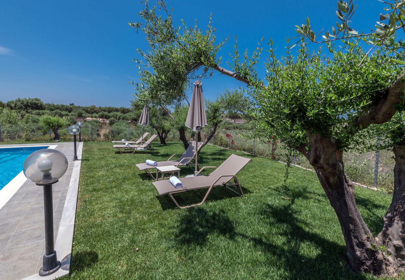 Villa in Pagkalochori - Villa Guinevere-mit privatem Pool