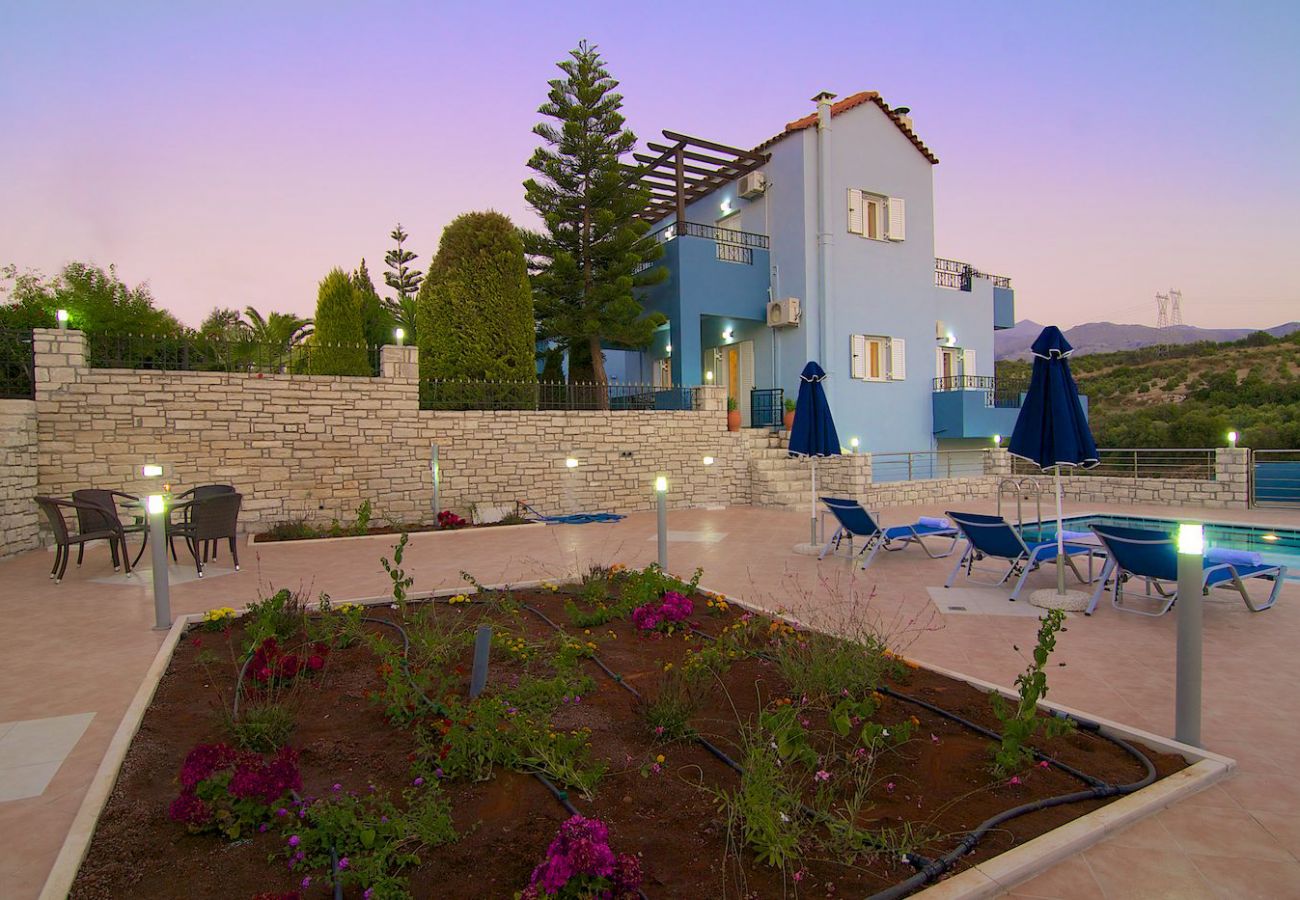 Villa in Perama - Blue Villa 2 - Mit privatem Pool