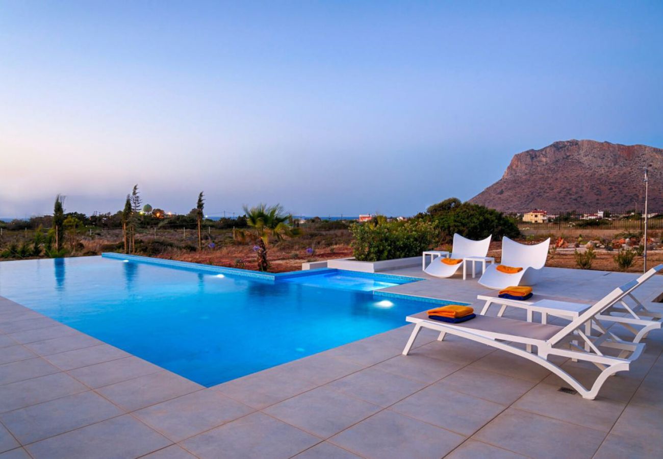 Villa in Chania - Luxuriöse Villa Andrae – mit privatem beheiztem Pool