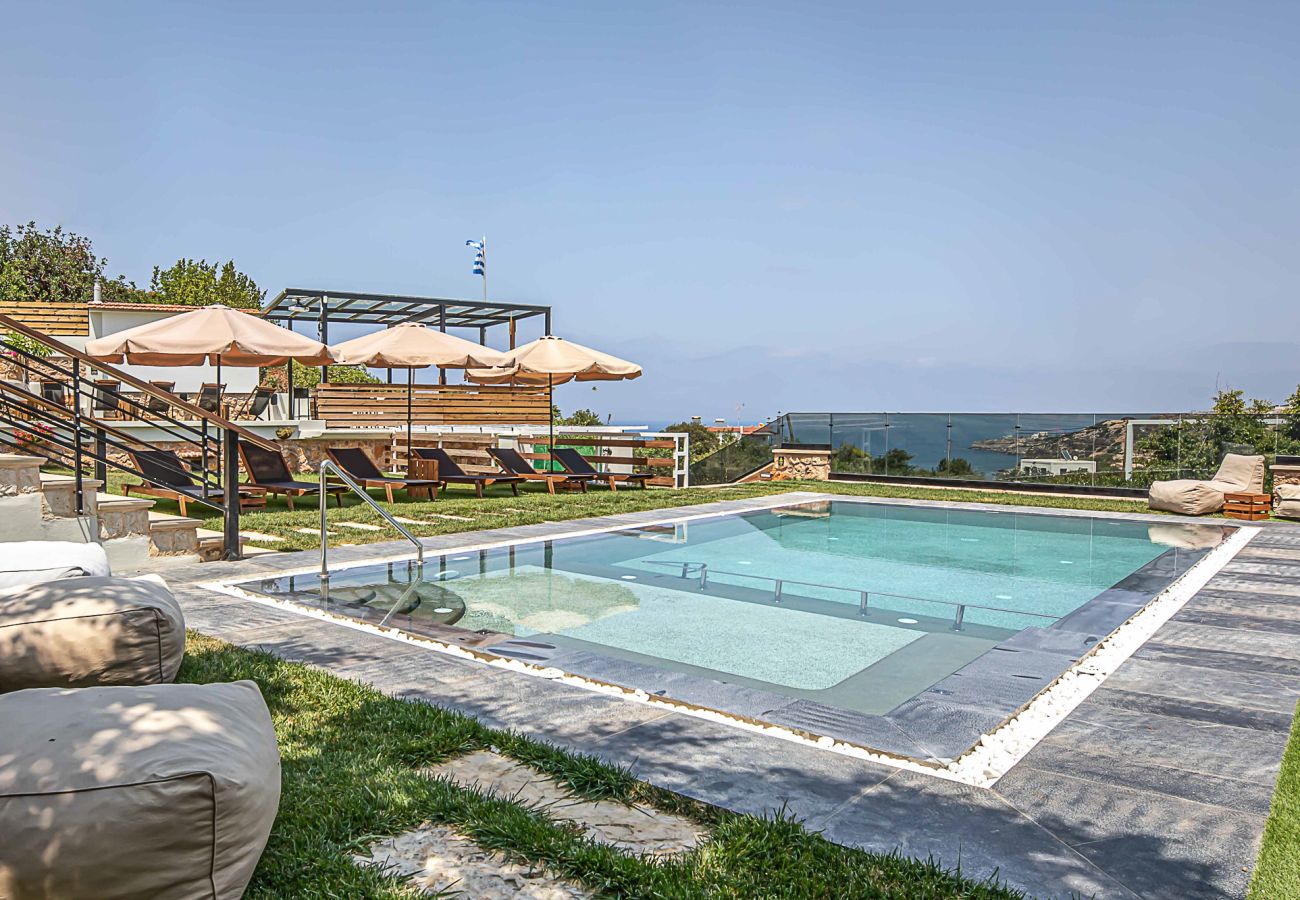 Villa in Gerani - Staras Villa - Heated Pool and Jacuzzi 