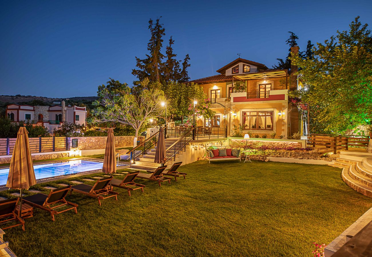 Villa in Gerani - Staras Villa - Heated Pool and Jacuzzi 