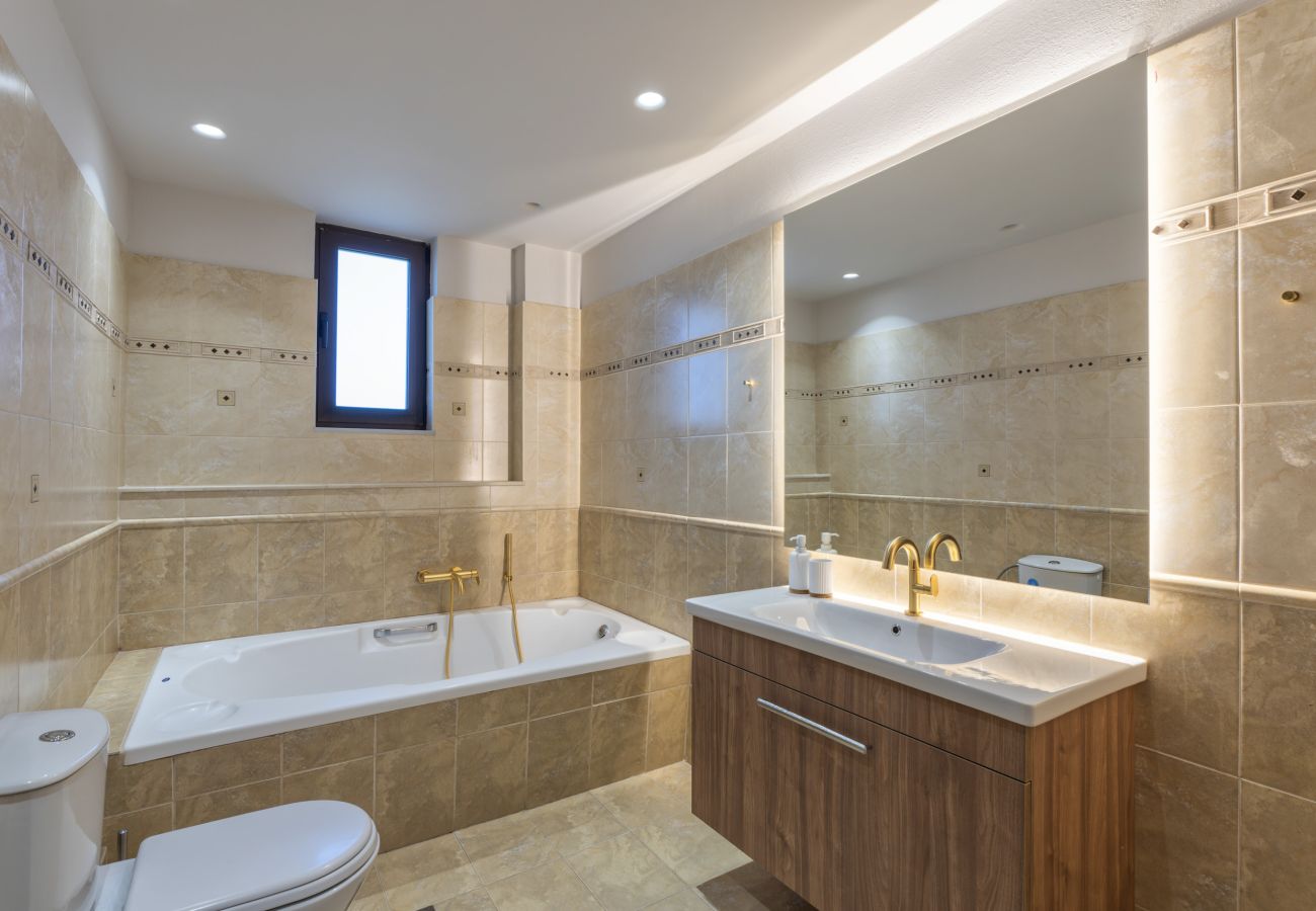 Villa in Prines - Georgia Villa - With Heated Pool