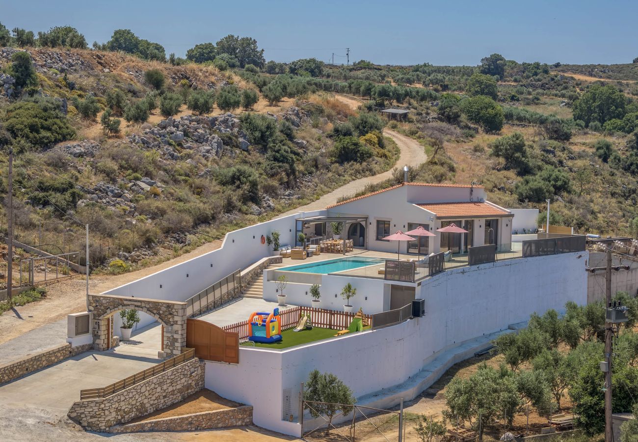 Villa in Atsipopoulo - Luxury Villa Maximos - With Private Heated Pool