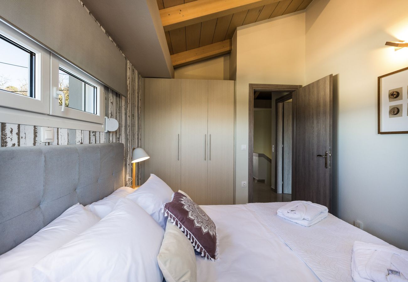 Villa in Armeni - Three Moirai Villa – mit 2 beheizten Pools