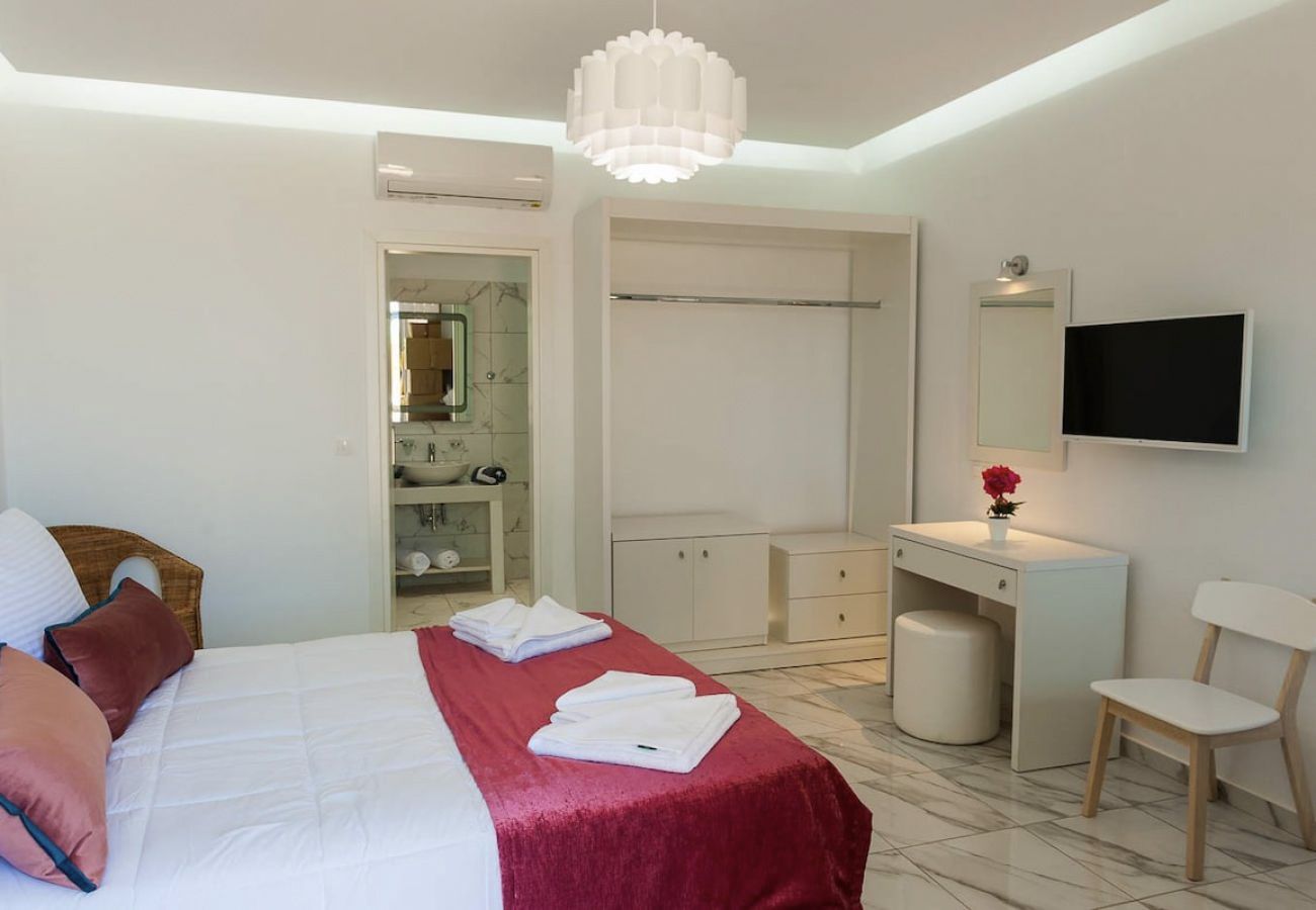 Villa in Pagkalochori - Primavera Villa – 2 beheizte Pools & Whirlpools