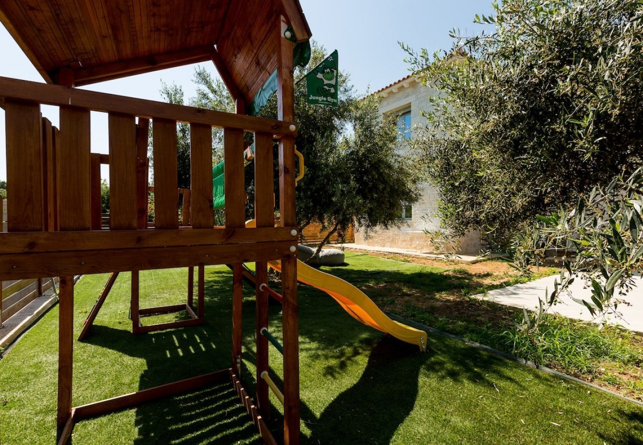 Villa in Pagkalochori - Primavera Villa – 2 beheizte Pools & Whirlpools