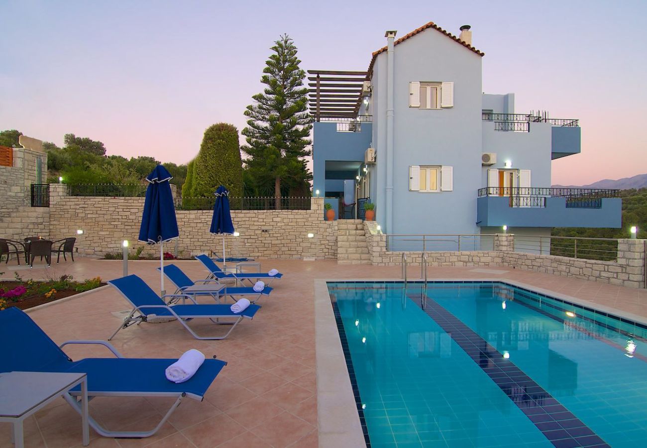 Villa in Perama -  Blaue Villen – mit 2 privaten Pools