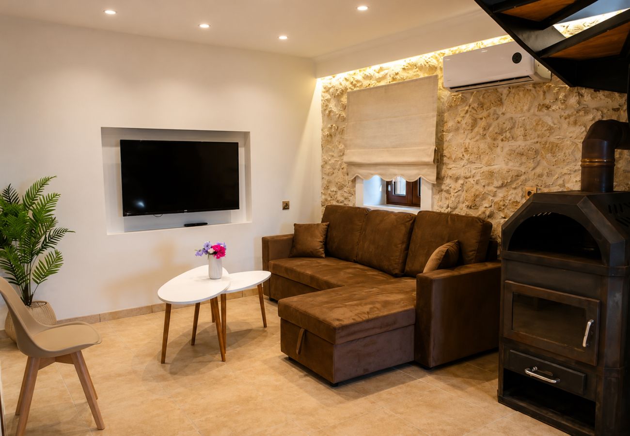 Villa in Saitoures - Villa Methorion Maner - With Private Pool