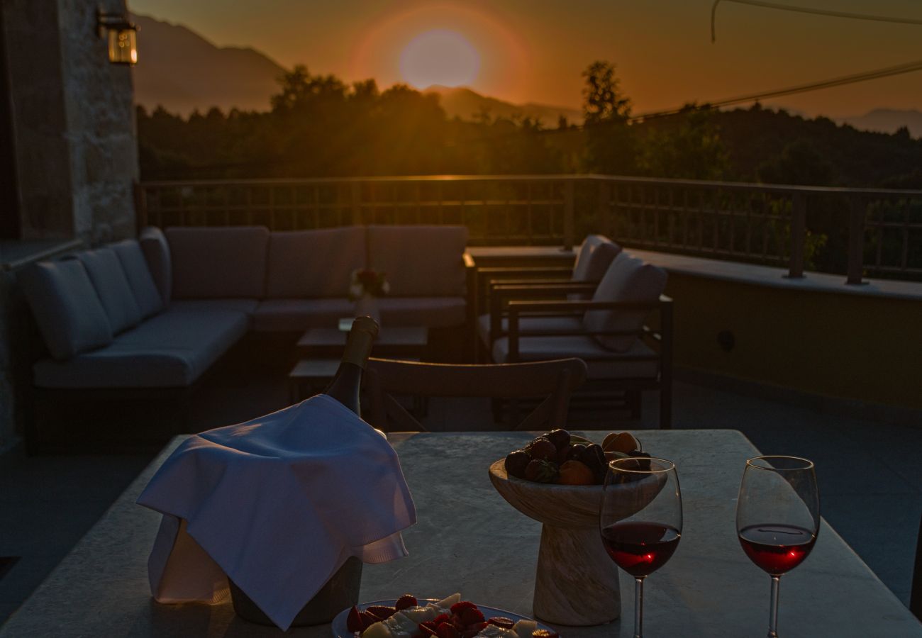 Villa in Saitoures - Villa Methorion Maner - With Private Pool