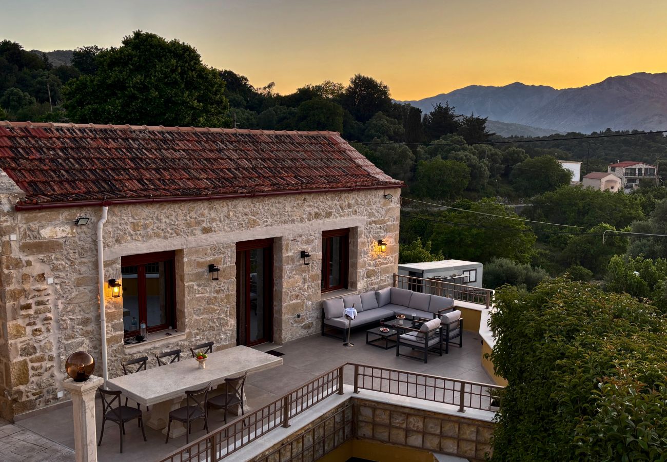 Villa in Saitoures - Villa Methorion Maner - With Private Pool