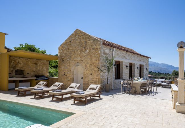 Villa in Saitoures - Villa Methorion Manor - With Private Pool