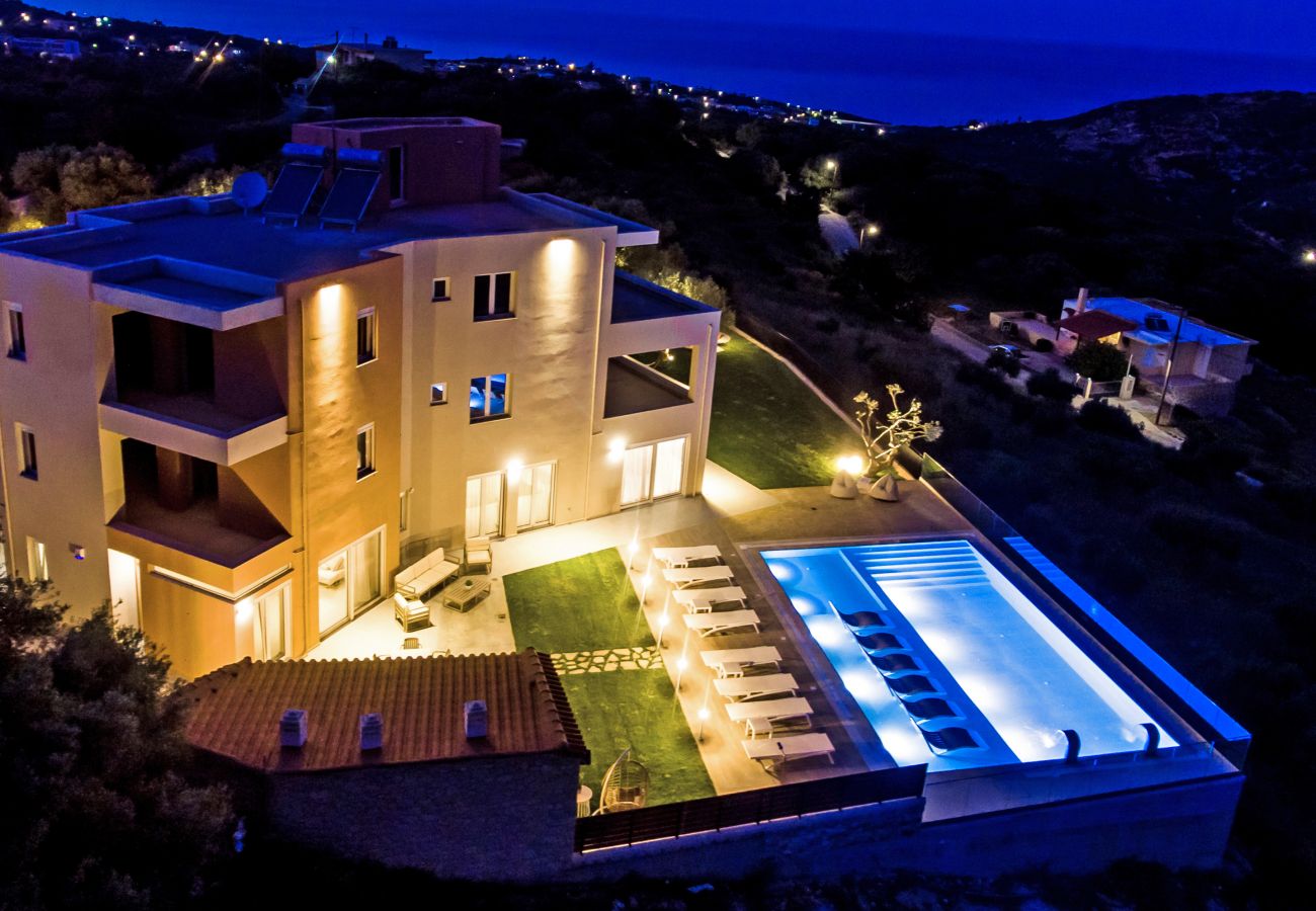 Villa à Rethymno - Luxury Villa Oasis, 11 bedrooms, Private Heated Pool & Jacuzzi