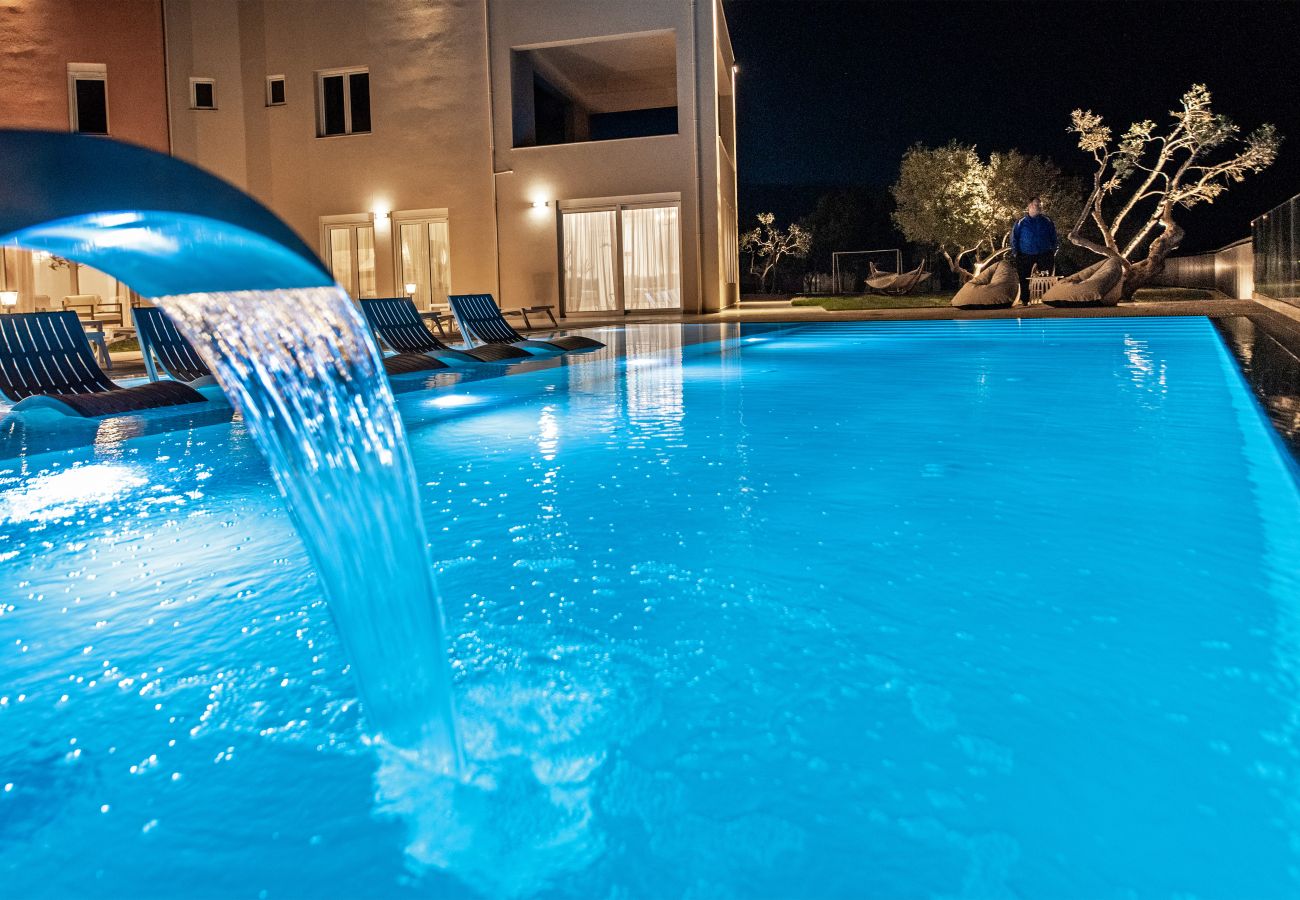 Villa à Rethymno - Luxury Villa Oasis, 11 bedrooms, Private Heated Pool & Jacuzzi