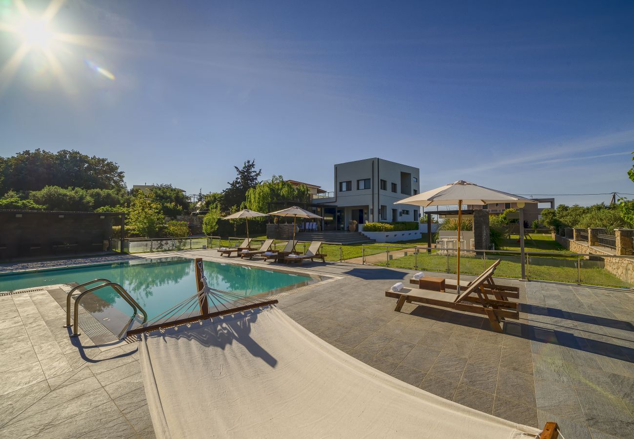 Villa à Tria Monastiria - Villa Sfedami 350m² with 55m²  pool with spa 