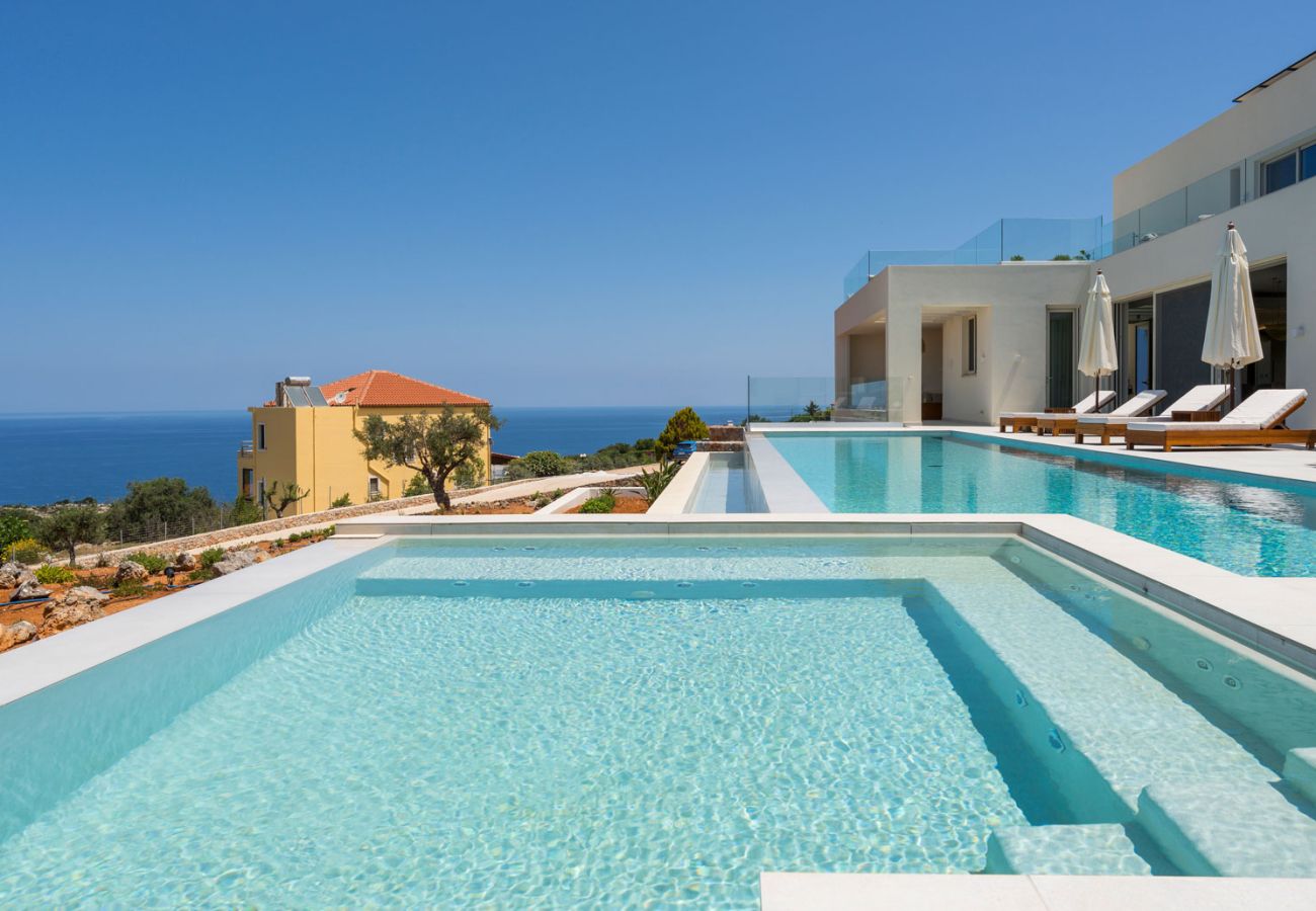 Villa à Almirida - Luxurious Villa Thyrsus - With Private Heated Pool