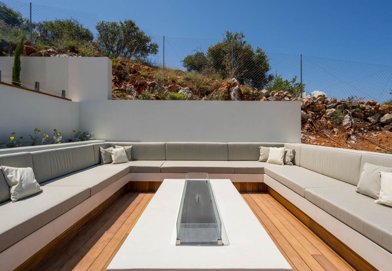 Villa à Almirida - Luxurious Villa Thyrsus - With Private Heated Pool