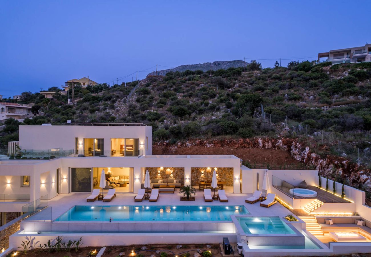 Villa à Almirida - Luxurious Villa Thyrsus - With Private Heated Pool