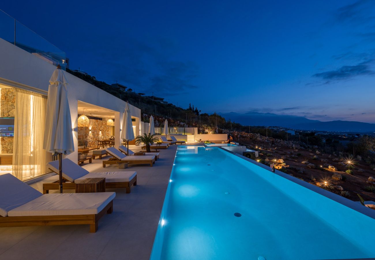 Villa à Almirida - Luxurious Villa Thyrsus - With Private Heated Pool