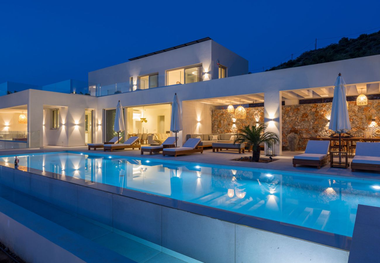 Villa à Almirida - Luxurious Villa Thyrsus - With Private Heated Pool