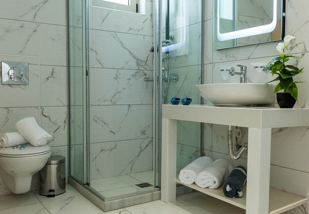 Villa à Pagkalochori - Primavera Villa - 2 Heated Pools & Jacuzzis