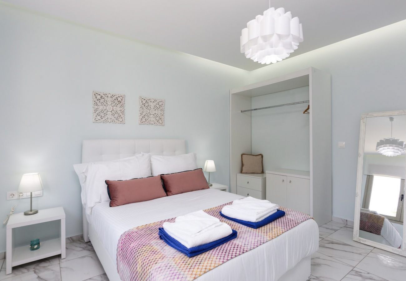 Villa à Pagkalochori - Primavera Villa - 2 Heated Pools & Jacuzzis