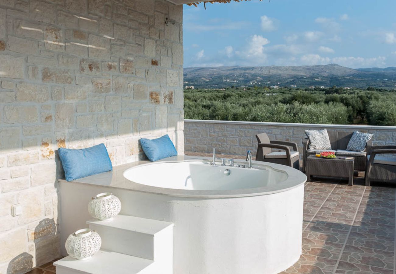 Villa à Pagkalochori - Primavera Villa - 2 Heated Pools & Jacuzzis