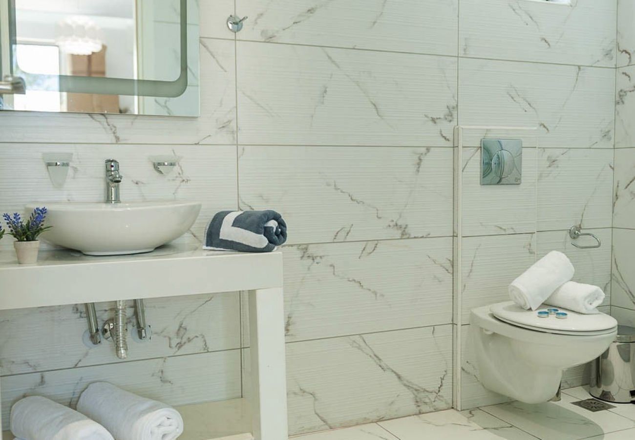 Villa à Pagkalochori - Primavera Villa - 2 Heated Pools & Jacuzzis