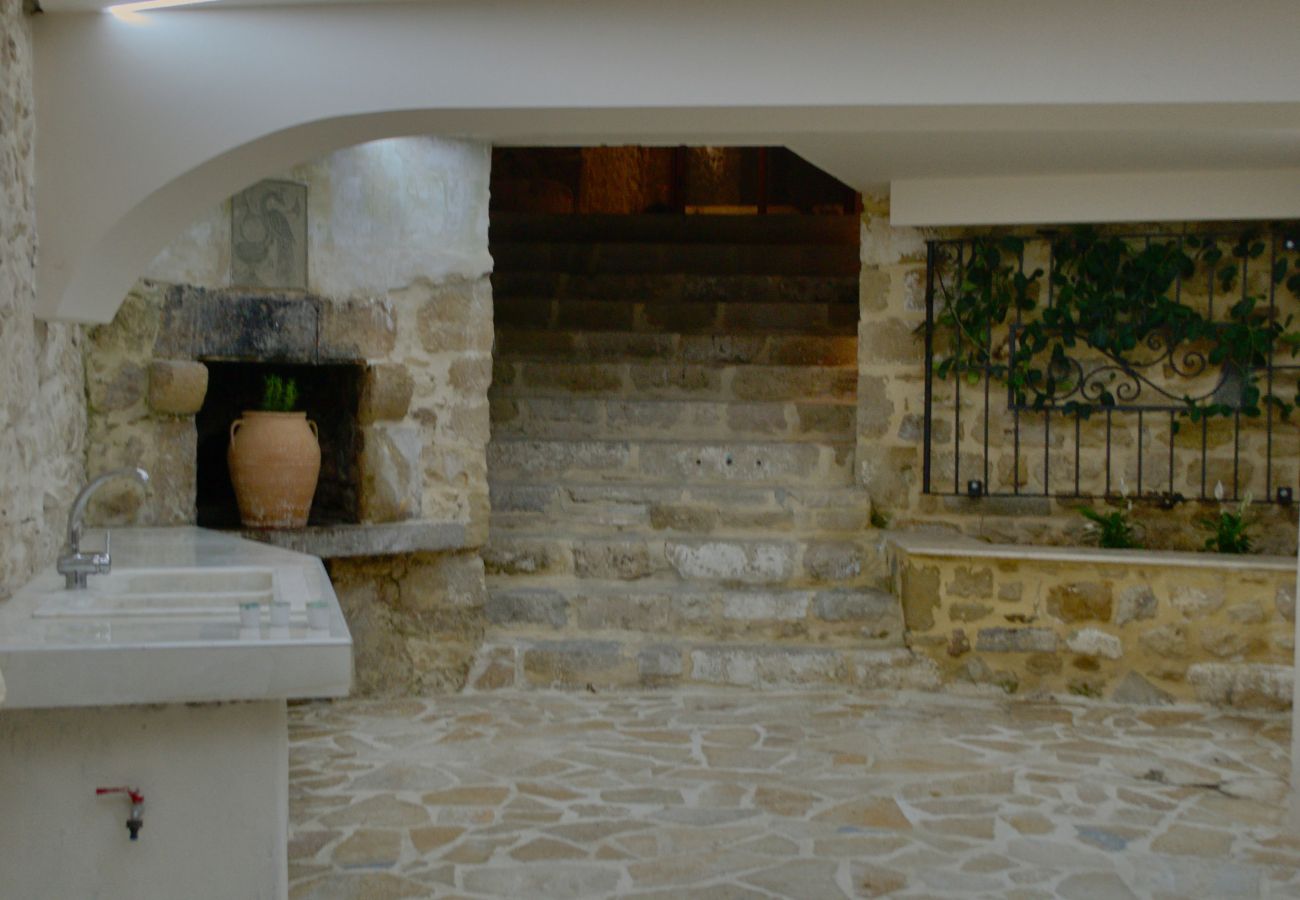Villa à Saitoures - Villa Methorion Maner - With Private Pool