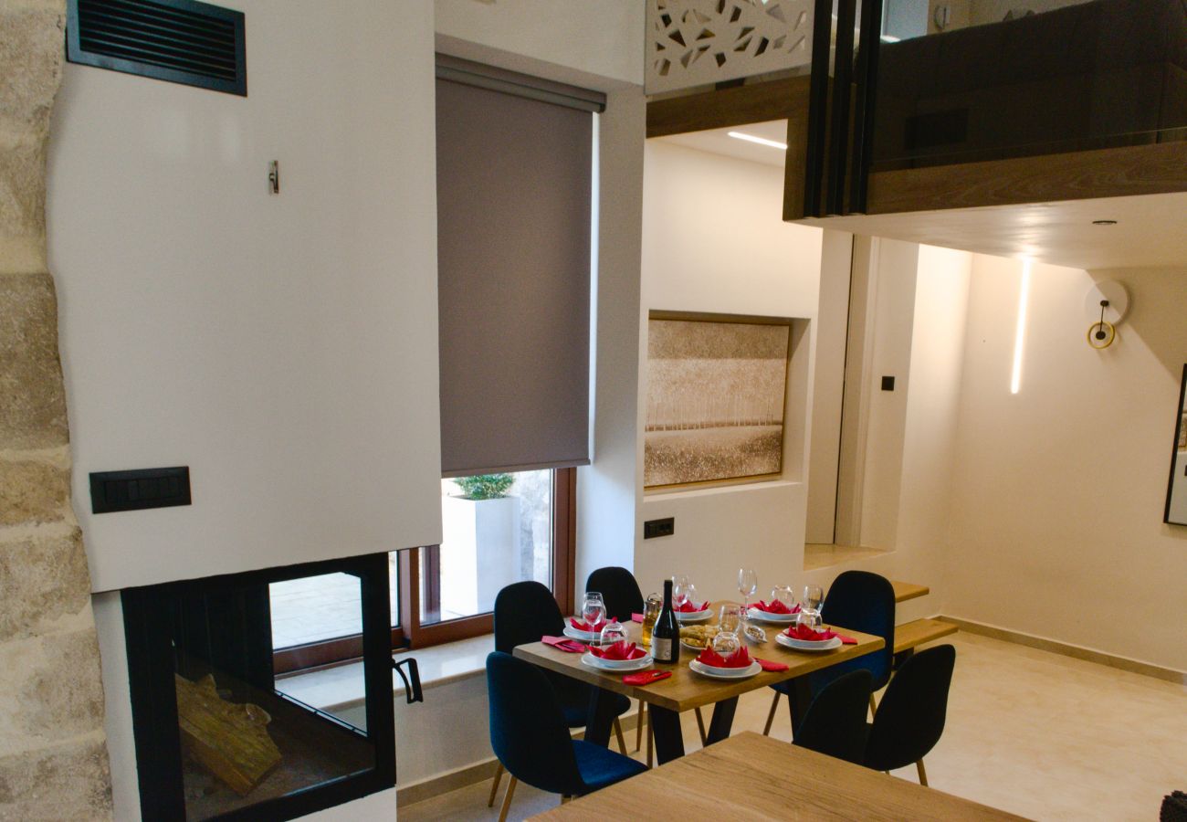 Villa à Saitoures - Villa Methorion Maner - With Private Pool
