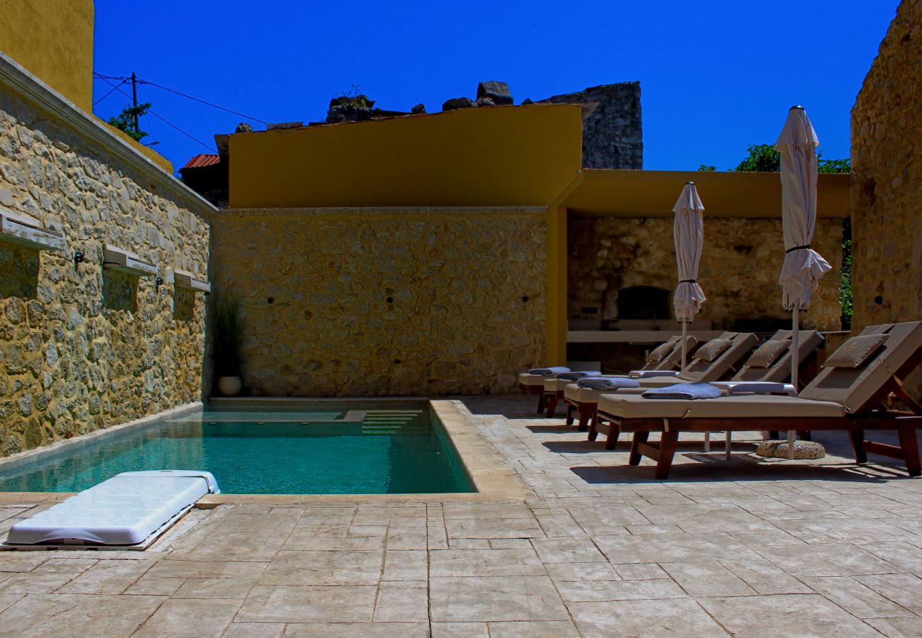 Villa à Saitoures - Villa Methorion Maner - With Private Pool