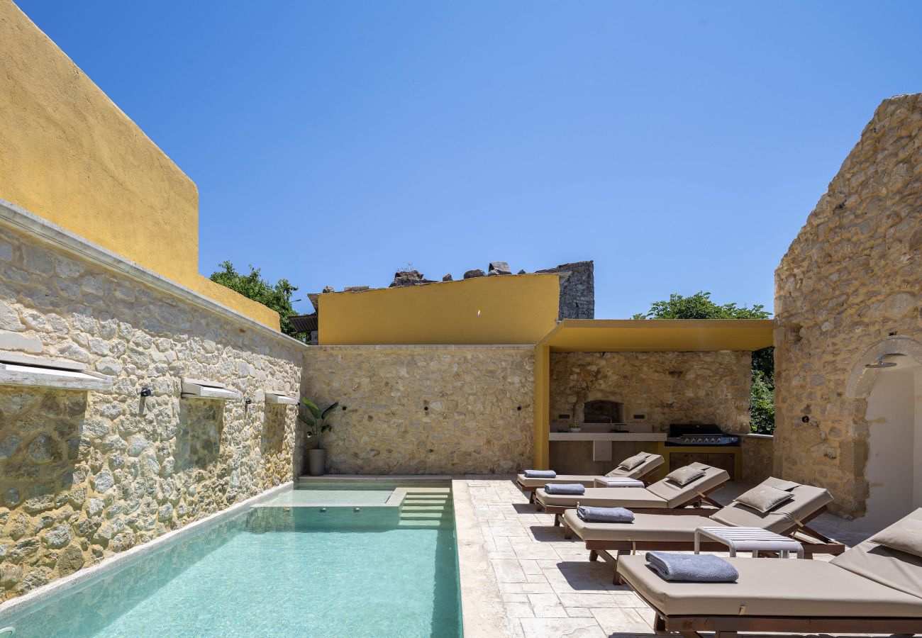 Villa à Saitoures - Villa Methorion Manor - With Private Pool