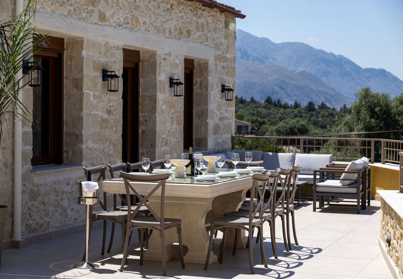 Villa à Saitoures - Villa Methorion Manor - With Private Pool