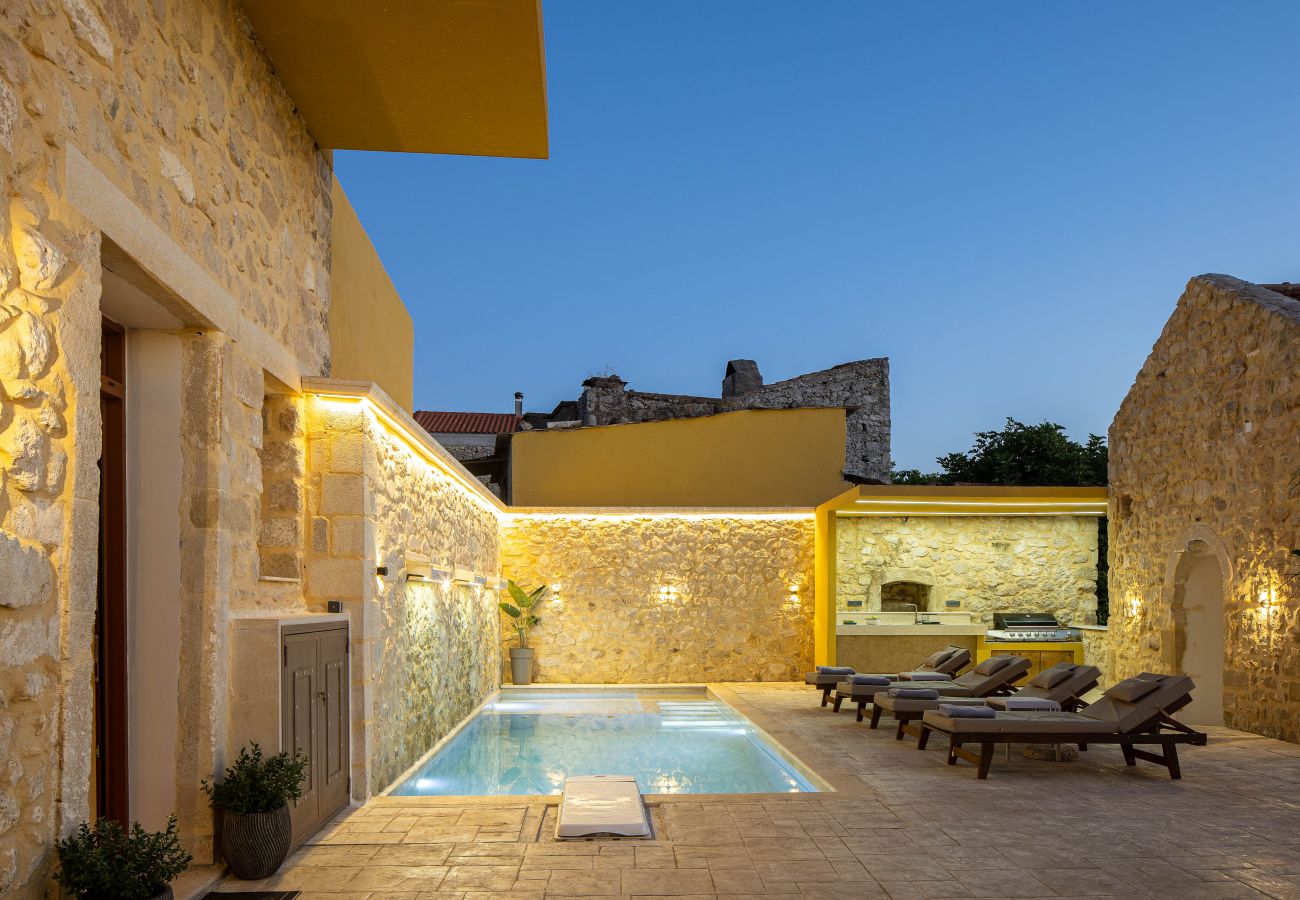 Villa à Saitoures - Villa Methorion Manor - With Private Pool