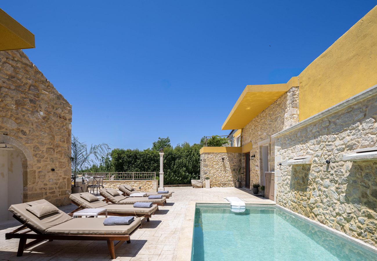 Villa à Saitoures - Villa Methorion Manor - With Private Pool