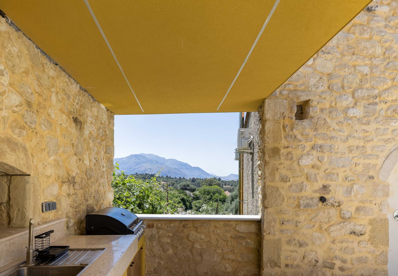 Villa à Saitoures - Villa Methorion Manor - With Private Pool