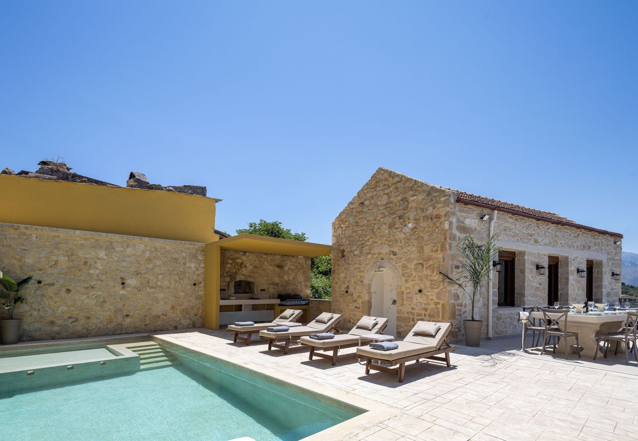 Villa à Saitoures - Villa Methorion Manor - With Private Pool