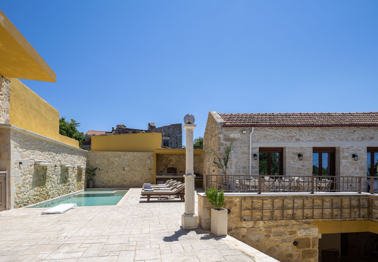 Villa à Saitoures - Villa Methorion Manor - With Private Pool