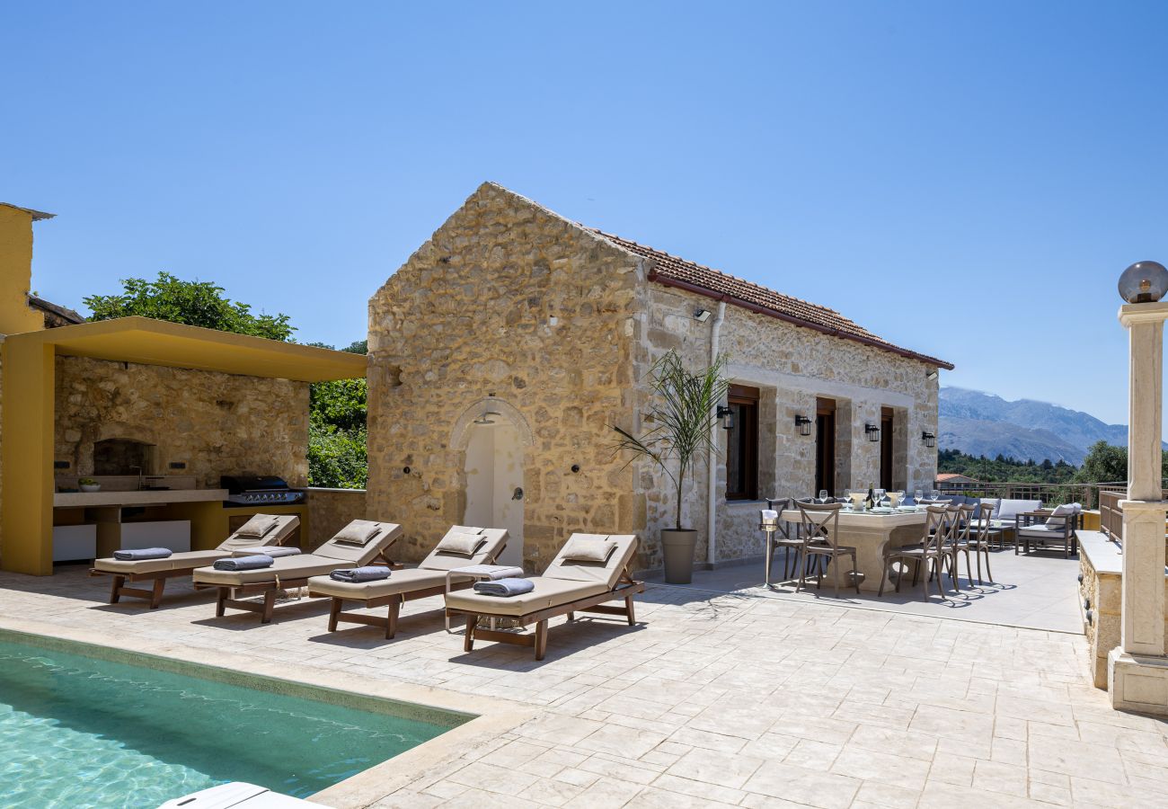 Villa à Saitoures - Villa Methorion Manor - With Private Pool