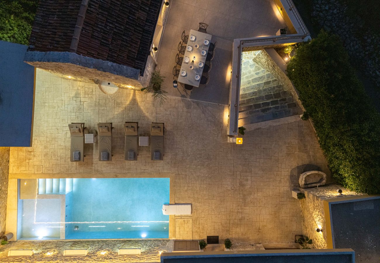 Villa à Saitoures - Villa Methorion Manor - With Private Pool