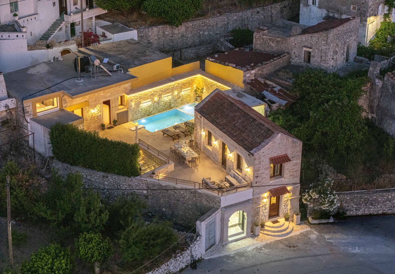 Villa à Saitoures - Villa Methorion Manor - With Private Pool
