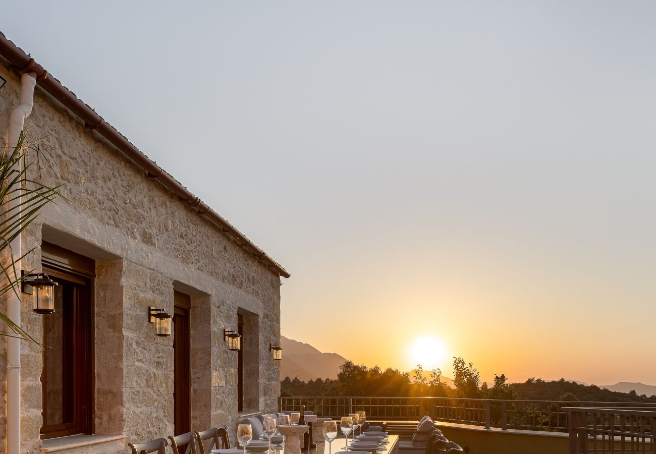 Villa à Saitoures - Villa Methorion Manor - With Private Pool