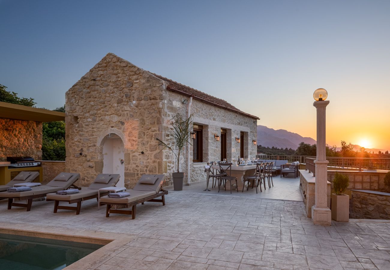 Villa à Saitoures - Villa Methorion Manor - With Private Pool